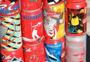 12 latas coca-cola "is the music"