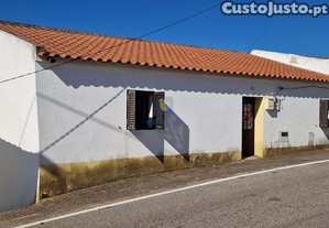 Moradia trrea para recuperar, em cachopo, a 40 km de tavira, algarve, a 54 km da praia da manta rota.