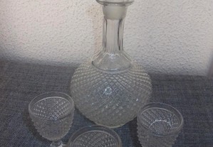 Conjunto ANTIGO de garrafa e copos em cristal