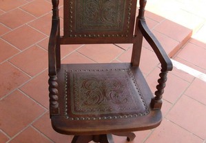 Cadeira giratória antiga