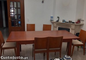 Mesa de sala e 6 cadeiras em cerejeira