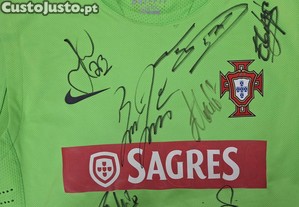 Camisola da Seleo Nacional autografada