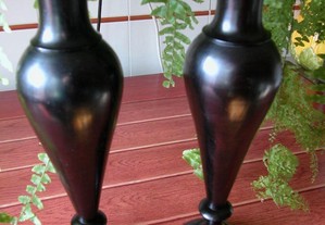 Par de jarras em madeira Africana com 32 cm