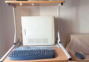 Secretária de trabalho - Mesa de computador