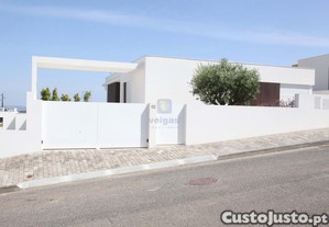 Moradia Unifamiliar com Piscina - Lourinh