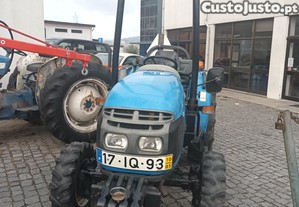 Trator LS R28i