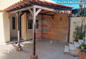Excelente moradia t3 na vila nova de caparica