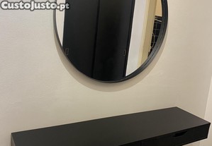 Cmoda preta com espelho redondo