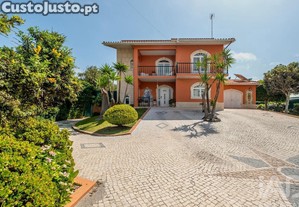 Casa / Villa T5 em A dos Cunhados e Maceira