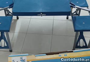 Mesa de campismo com 4 assentos, porttil e dobrvel