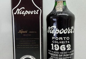 Garrafa de vinho do Porto Niepoort colheita 1962