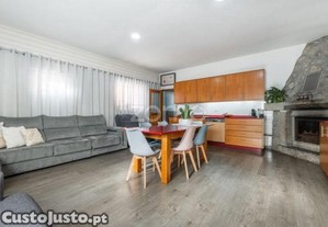 Moradia T3 + Armazém Para Comércio Com 58M2