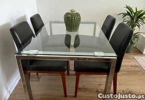 Conjunto sala de jantar - Mesa de jantar em vidro + 4 cadeiras