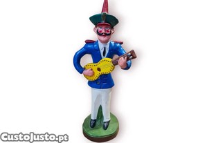 Figurado de Barcelos    Msico  48 cm, assinado M. Barbeiro (barro policromado)