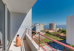 Apartamento T3 Com Varanda E Vista Frontal De Rio