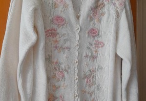 Casaco crochê bordado com flores tamanho S/M - Bom estado
