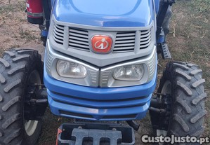 Trator Iseki TH4335 35 cv ano 2010