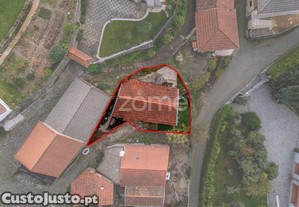 Moradia De 2 Pisos - T1, Totalmente Remodelada,...