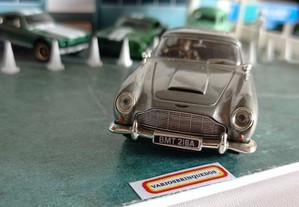 Aston Martin DB5 007 Universal Hobbies 1/43