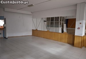 Loja com 50m e gua junto a Loja do Cidado em Penafiel