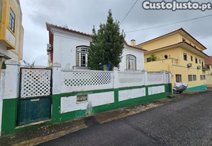 Moradia (2x T3) no Centro do Bombarral
