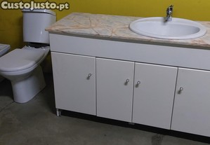 WC _ Mvel c/ pedra, lavatrio, Bid e sanita c/ reservatrio.