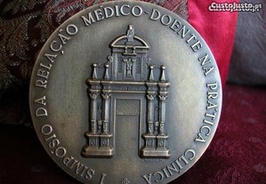 Medalha I simpsio Relao mdico-doente