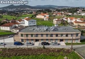 Apartamento T3 Semi Novo, Mobilado E Equipado...