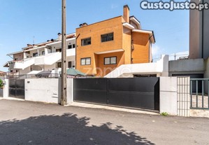 Andar Moradia T3+3 Com Terraço Em Oliveira Do...