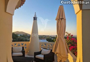 Faro stª b. nexe -moradia t5 isolada, piscina, jardim e vista mar