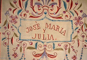 Manta de noiva de José Maria y Julia em lã feita e bordada à mão   séc. XIX
