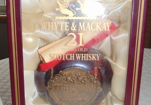 Garrafa Whisky White & Mackay 21 anos