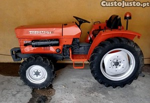 Trator hinomoto 25 cavalos dire��o assistida e caixa sincronizada impec�vel sem pap�is.