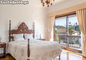 Moradia T4 C/ Loja Comercial