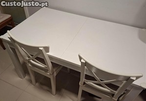 Mesa extensvel IKEA em madeira macia + 4 cadeiras