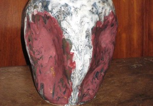jarra modernista, em cerâmica ,assinada