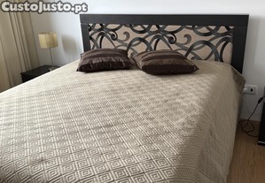 Cmoda e duas mesas de cabeceira!