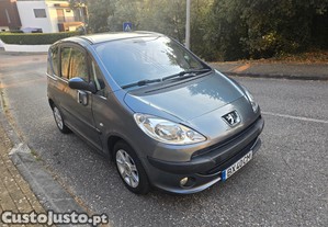 Peugeot 1007 1.4 Hdi - 09