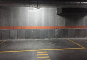 Lugar Parqueamento em garagem fechada. Expo Sul