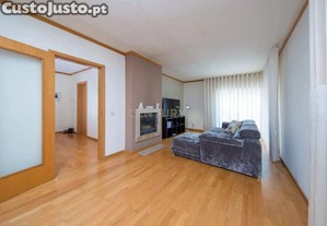 Exclente Apartamento T3 com terraço, garagem fechada, lareira e aquecimento