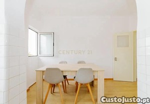 Apartamento/Andar de moradia para - Olivais (água e eletricidade incluído no valor da renda)