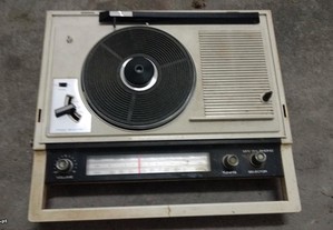 Giradiscos e radio vintage Crown anos 1960
