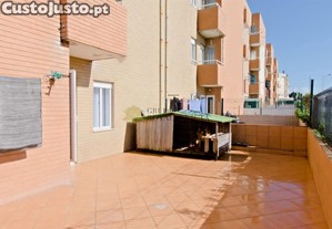 Apartamento T2 Com Terrao Privativo E 2 L.Garagens   Pvoa De Varzim