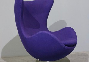 Poltrona Arne Jacobsen mod."Egg Chair"