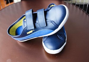 Sapatilhas de criança azuis com velcro da PUMA como novos tamanho 31
