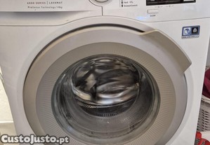 Mquina de Lavar Roupa   Bom estado e pronta a usar