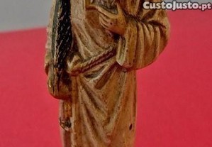 Escultura em terracota de Santa Filomena