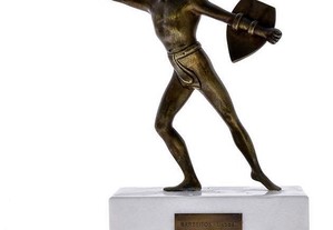Gladiador, Escultura em bronze patinado, assente base de mármore branco de Estremoz