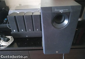 Colunas Yamaha + subwoofer ativo.