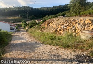 Terreno Urbano de 600m2 para construção unifamiliar ou construção de 2 moradias Geminadas